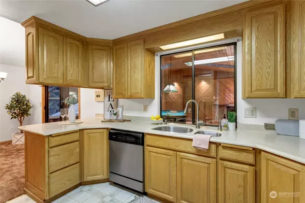 5609 62nd ST W, University Place, WA 98467