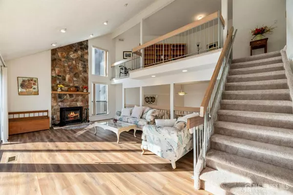 36 Azalea CT, South Brunswick, NJ 08852