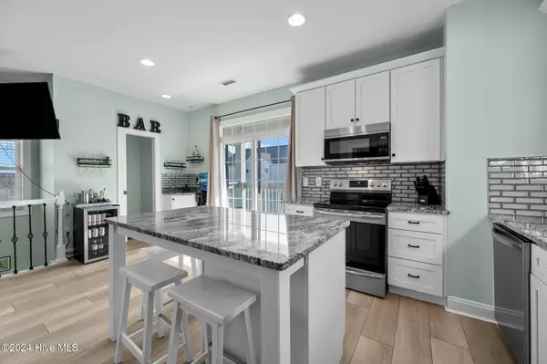 903 Broadway ST, Surf City, NC 28445