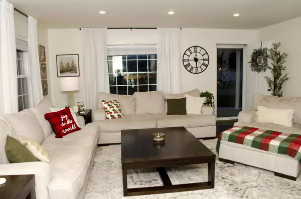 7044 Abell Lane, Newburgh, IN 47630