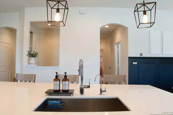 7603 PECOS RDG, Boerne, TX 78015-5143