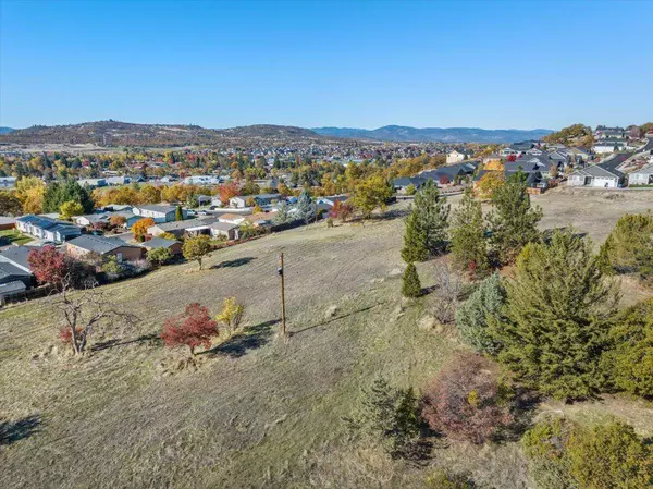 653 Stevens RD, Eagle Point, OR 97524