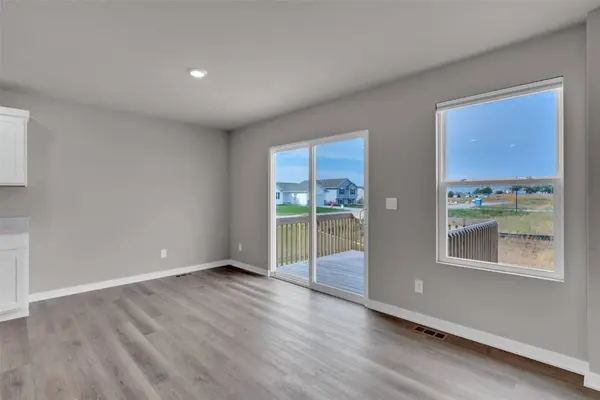 735 Juneberry DR, Palo, IA 52324