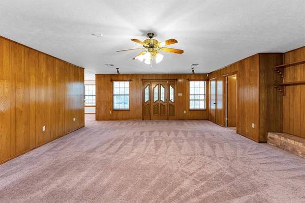 353 Forest LN, Huntsville, TX 77340