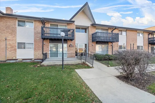 20B Kingery Quarter #107, Willowbrook, IL 60527