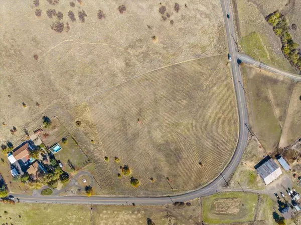 5111 Cherry LN, Medford, OR 97504