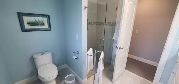 100 Osprey Point Dr, Osprey, FL 34229-9247