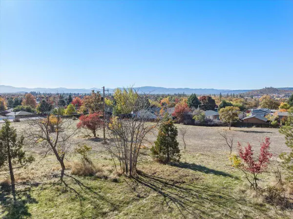 653 Stevens RD, Eagle Point, OR 97524