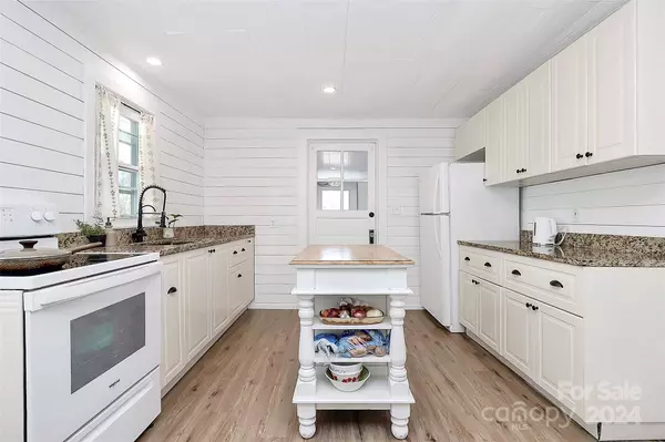 296 Vance DR NE, Concord, NC 28025