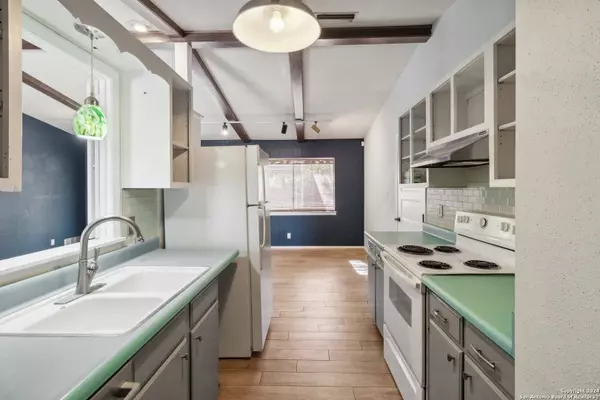 4418 EL SIMPATICO ST, San Antonio, TX 78233-6827