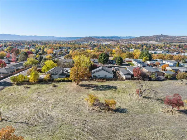 653 Stevens RD, Eagle Point, OR 97524