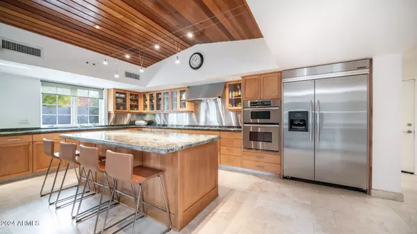 2921 N MANOR Drive, Phoenix, AZ 85014