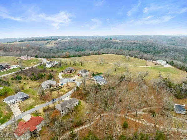 150 White Oak CIR, Walnut Shade, MO 65771