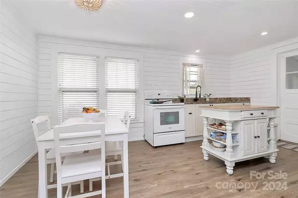 296 Vance DR NE, Concord, NC 28025