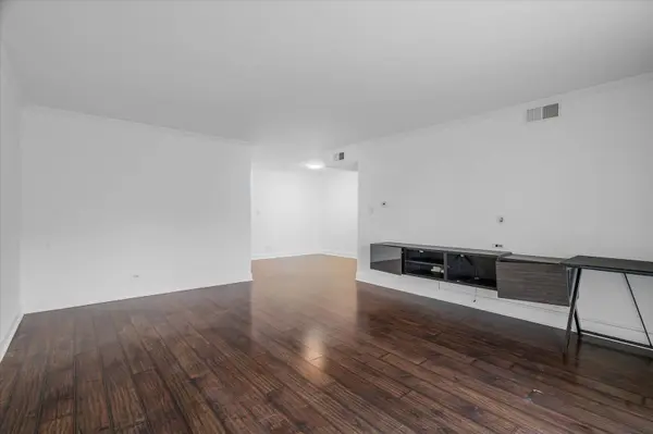 20B Kingery Quarter #107, Willowbrook, IL 60527