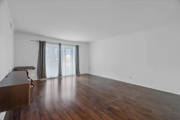 20B Kingery Quarter #107, Willowbrook, IL 60527