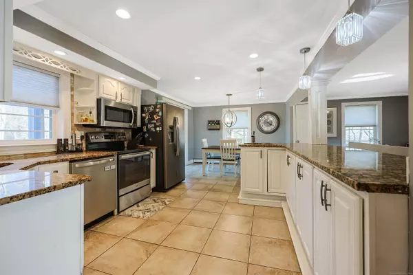 21 Aldbourne Drive, Bristol, CT 06010