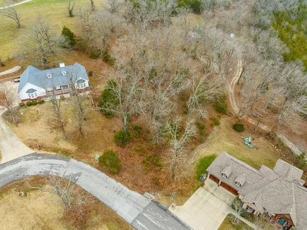 150 White Oak CIR, Walnut Shade, MO 65771