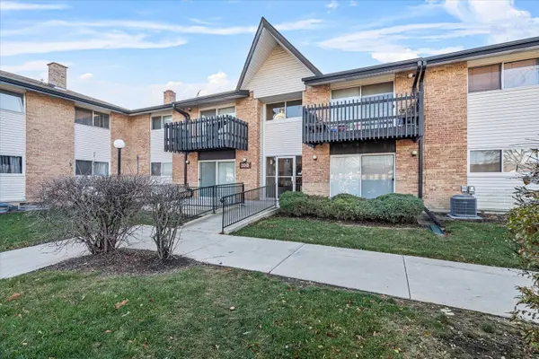 20B Kingery Quarter #107, Willowbrook, IL 60527