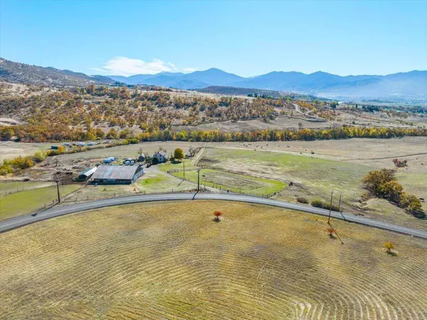 5111 Cherry LN, Medford, OR 97504