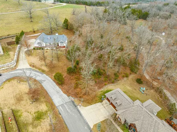 150 White Oak CIR, Walnut Shade, MO 65771