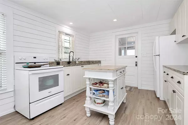 296 Vance DR NE, Concord, NC 28025