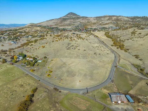 5111 Cherry LN, Medford, OR 97504