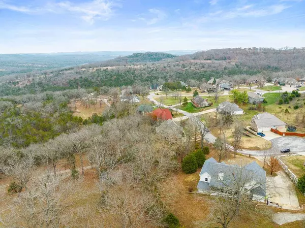 150 White Oak CIR, Walnut Shade, MO 65771