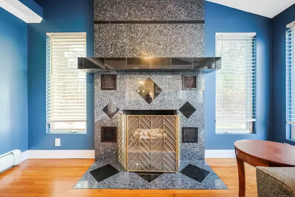 21 Aldbourne Drive, Bristol, CT 06010