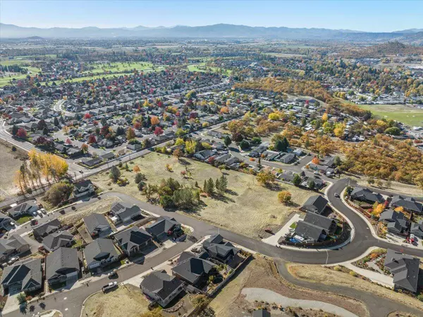 653 Stevens RD, Eagle Point, OR 97524