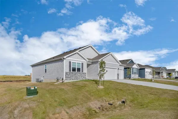 735 Juneberry DR, Palo, IA 52324