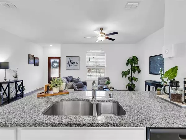 11616 Roaring Fork Trail, Aubrey, TX 76227