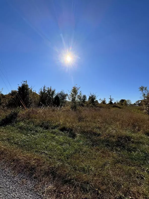 84 Mapleleaf Dr, Utica, KY 42376