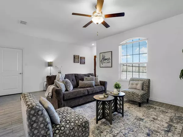 11616 Roaring Fork Trail, Aubrey, TX 76227