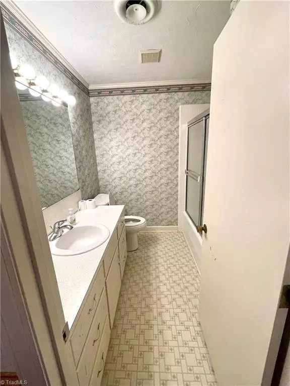 451 Lindsey AVE, Asheboro, NC 27203