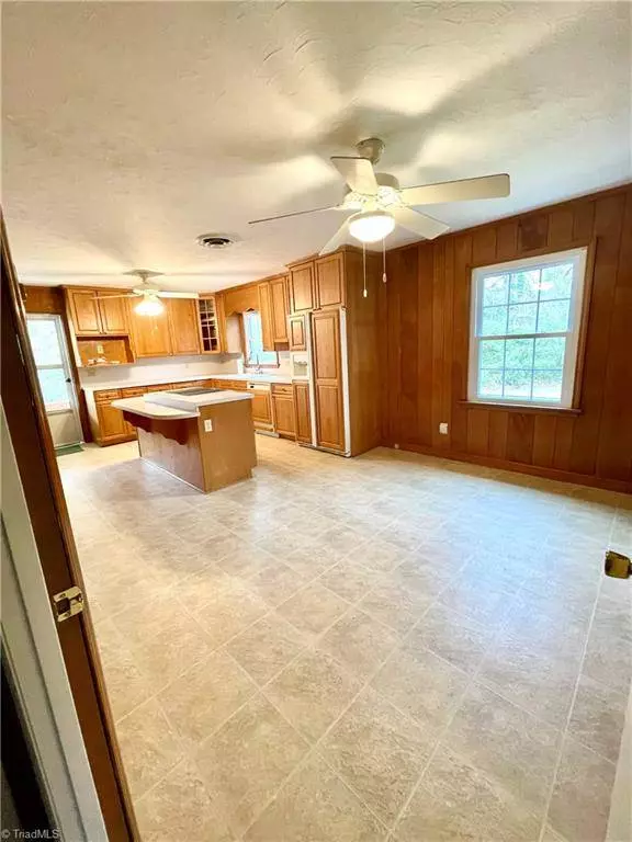 451 Lindsey AVE, Asheboro, NC 27203