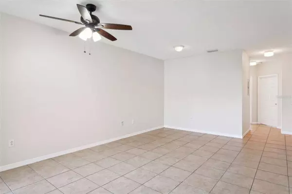 6413 HOLLYDALE PL #202, Riverview, FL 33578