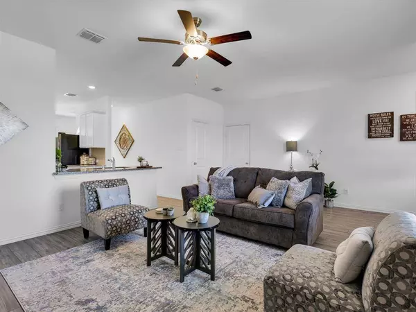 11616 Roaring Fork Trail, Aubrey, TX 76227