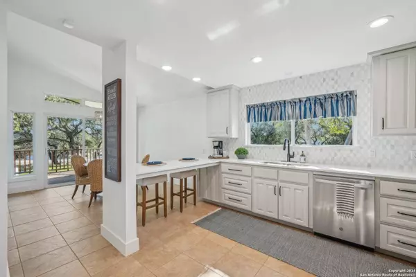 2035 CANYON LAKE DR, Canyon Lake, TX 78133-4485