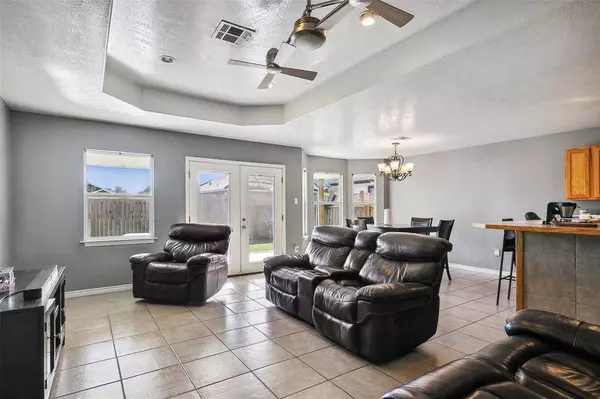 4614 Briarwood LN, Port Arthur, TX 77642