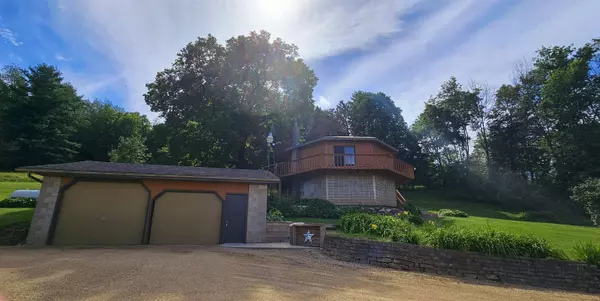 27427 Barnett Lane, Lone Rock, WI 53556