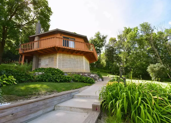 27427 Barnett Lane, Lone Rock, WI 53556