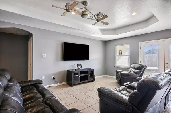 4614 Briarwood LN, Port Arthur, TX 77642