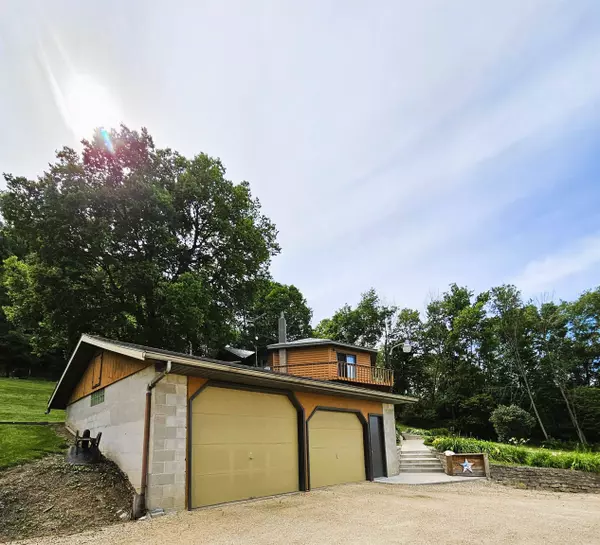 27427 Barnett Lane, Lone Rock, WI 53556