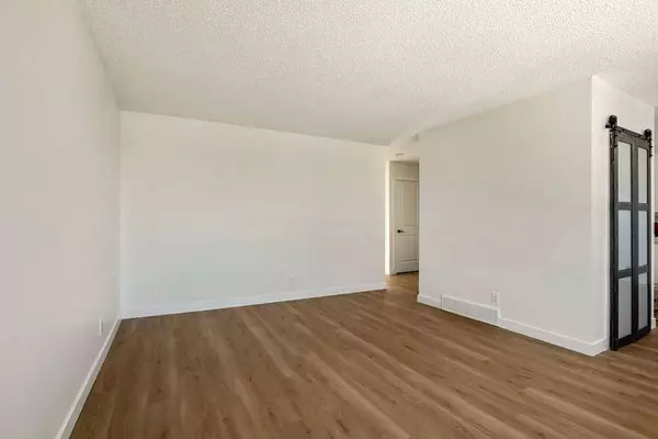 801 5 ST SE, High River, AB T1V 1J3