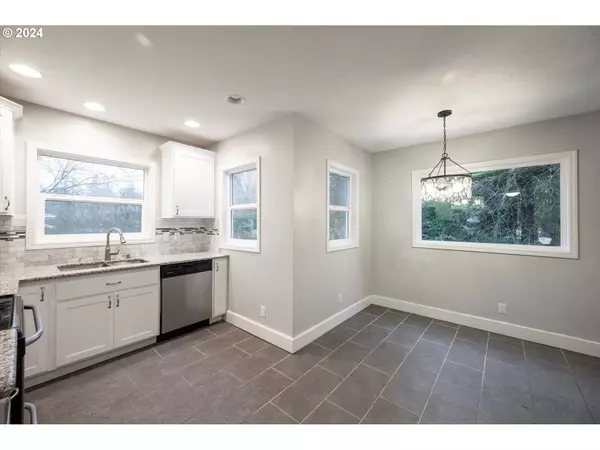 3380 HYACINTH ST NE, Salem, OR 97301