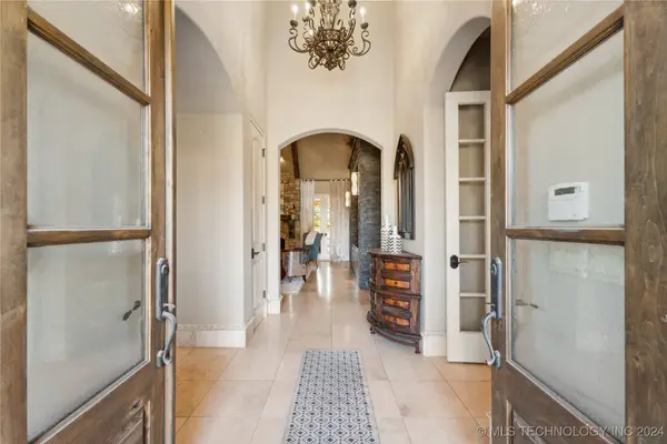 10616 S Forest AVE, Jenks, OK 74037