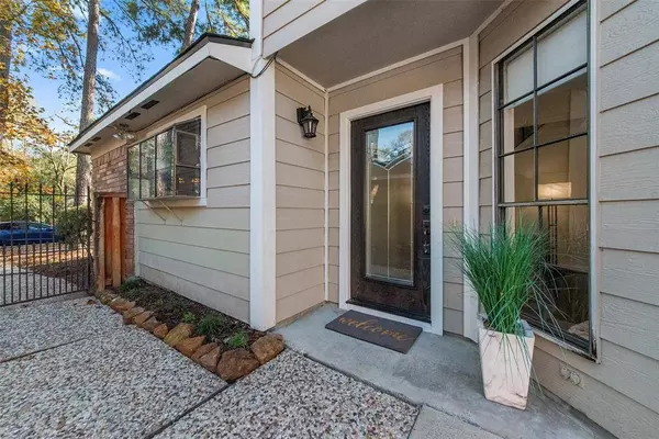 10 W Cobble Hill CIR, The Woodlands, TX 77381