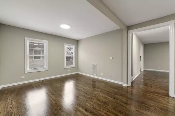 600 S Riverside Drive, Villa Park, IL 60181