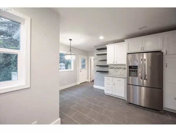 3380 HYACINTH ST NE, Salem, OR 97301